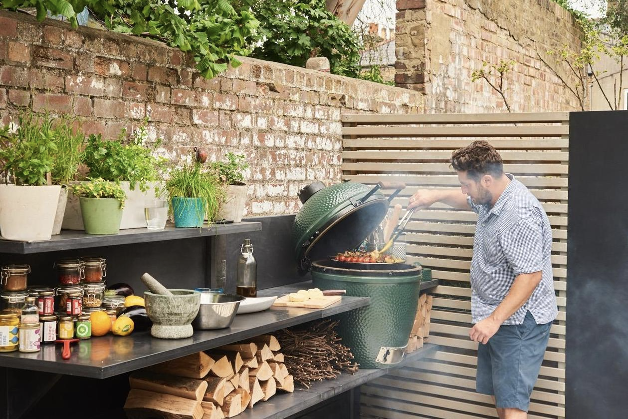 Advantages of adding an outdoor kitchen to your garden   The Herb ...